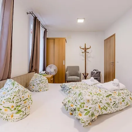 Apartamento Garni - Kanin